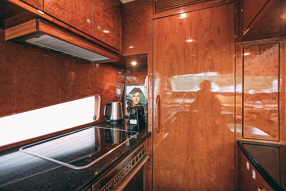 Яхта Elegance 65 image- 13